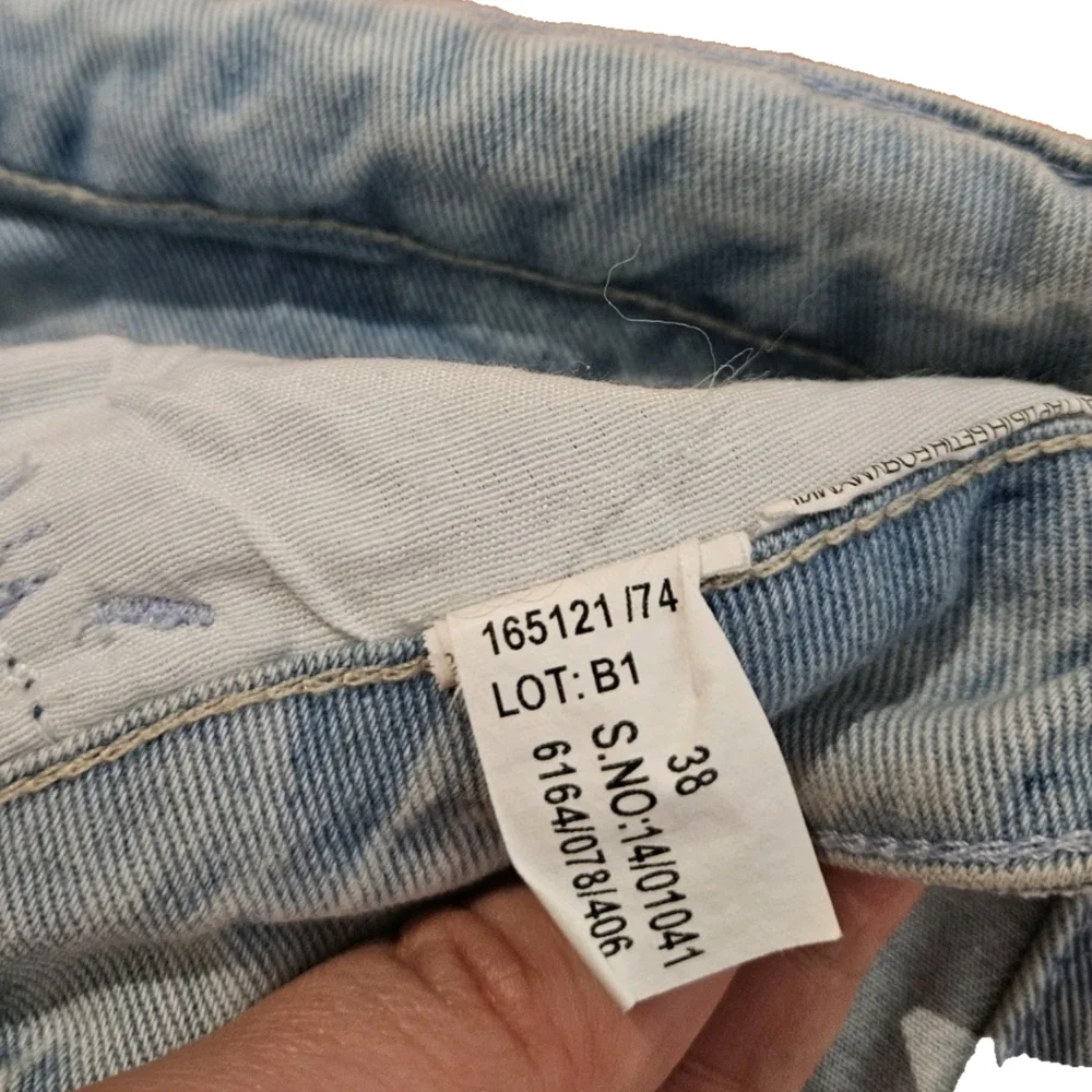 Zara Distressed Jeans for women-Size 6 - Picture 5 of 17